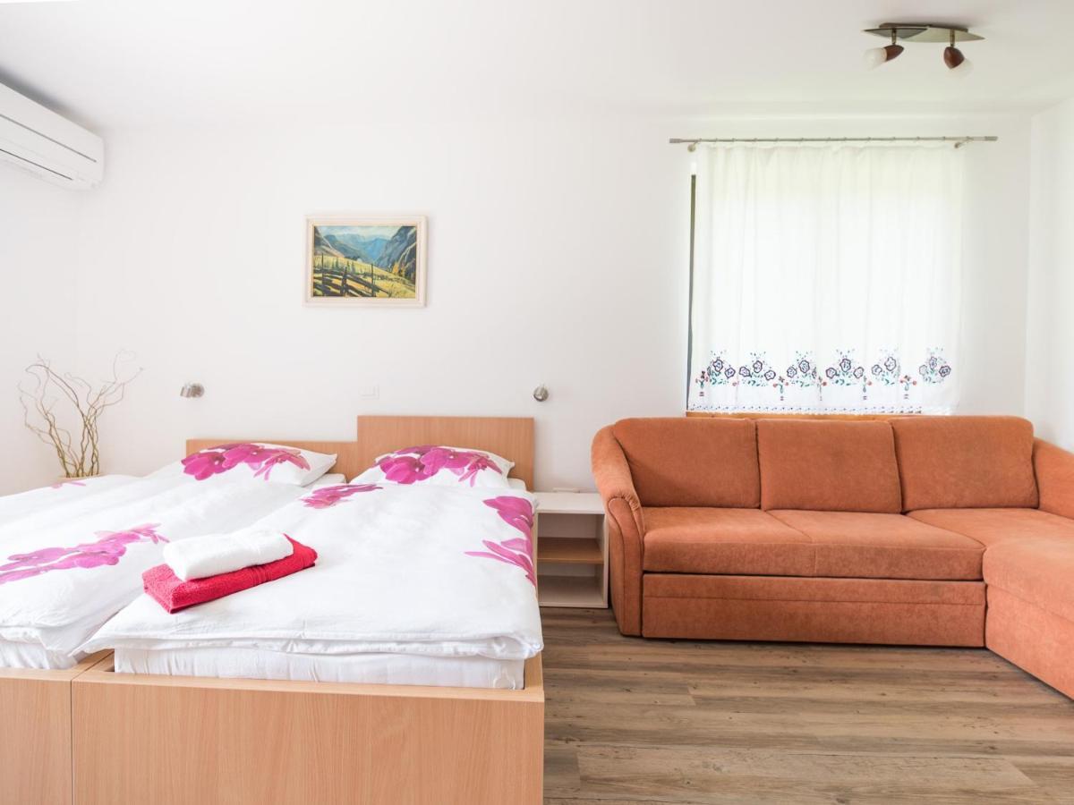 Apartments And Rooms Natasa 2 Trenta Exterior photo